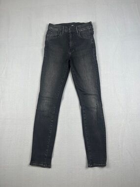 Mother High waisted Looker Ankle Jean
Size: 25